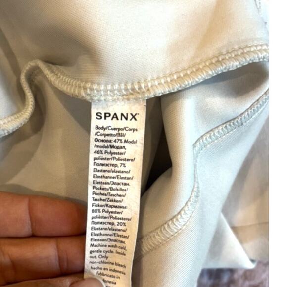 Spanx AirEssentials Mock Neck Mini Dress Size White Cloud Pockets 2X - Picture 6 of 6